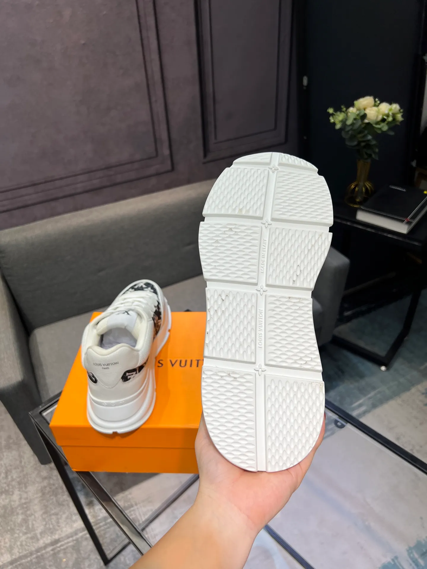 Men's shoes 💰640 LV | Louis Vuitton 2025𝐬𝐬 New spring and summer styles for couples, men's styles come out first. The counter features the latest casual shoes. Hard goods are new🆕 ❥Purchase level! Full of high-end feel! A popular model among bloggers at home and abroad, it’s retro and fashionable and looks amazing on your feet! Wear a lot of happiness! Mainly recommended model on the official website★ ▪️Upper: Original custom-made imported calfskin fabric ▪️Inner lining: breathable gauze imported from Italy ▪️Outsole: rubber foam ➕tpu high-end outsole ▪️Shoe size: 36-44 (customized for 45 and 46)
